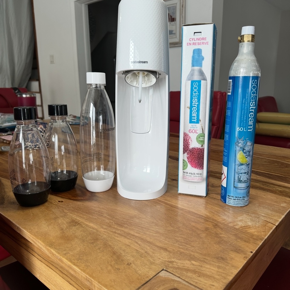 SodaStream White Carbonated Beverage Maker